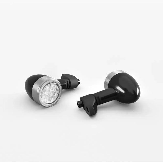Black and silver triump bullet led-blinklys foran with sleek modern design for speed 400 motorcycles