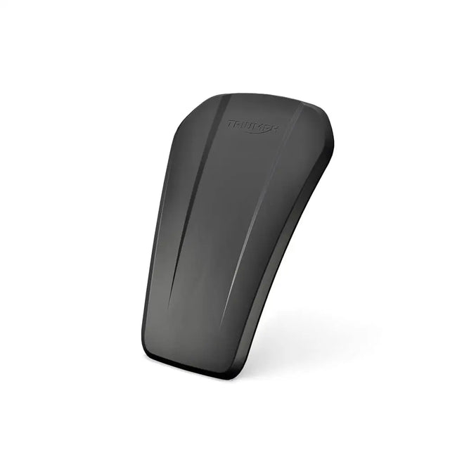 Black matte-finish triumph tankbeskytter til trident 800 med buet design og subtil preget branding for motorsykkel