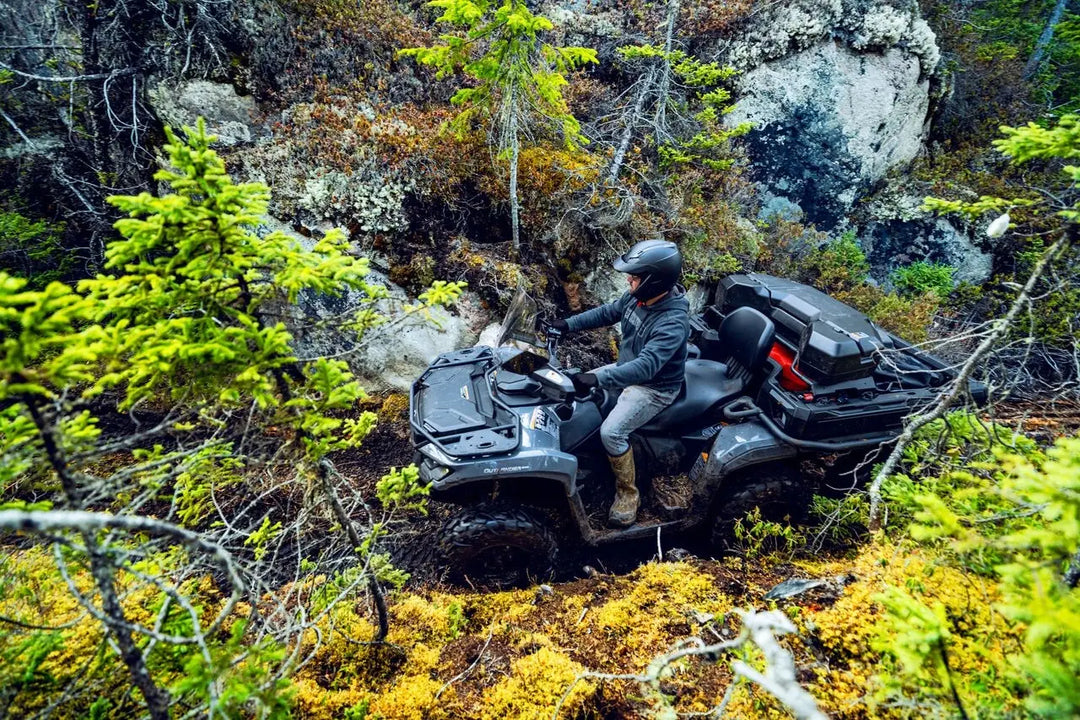 Can-Am Outlander 6x6 2026 i terrenget, illustrasjon av 6x6-bruk