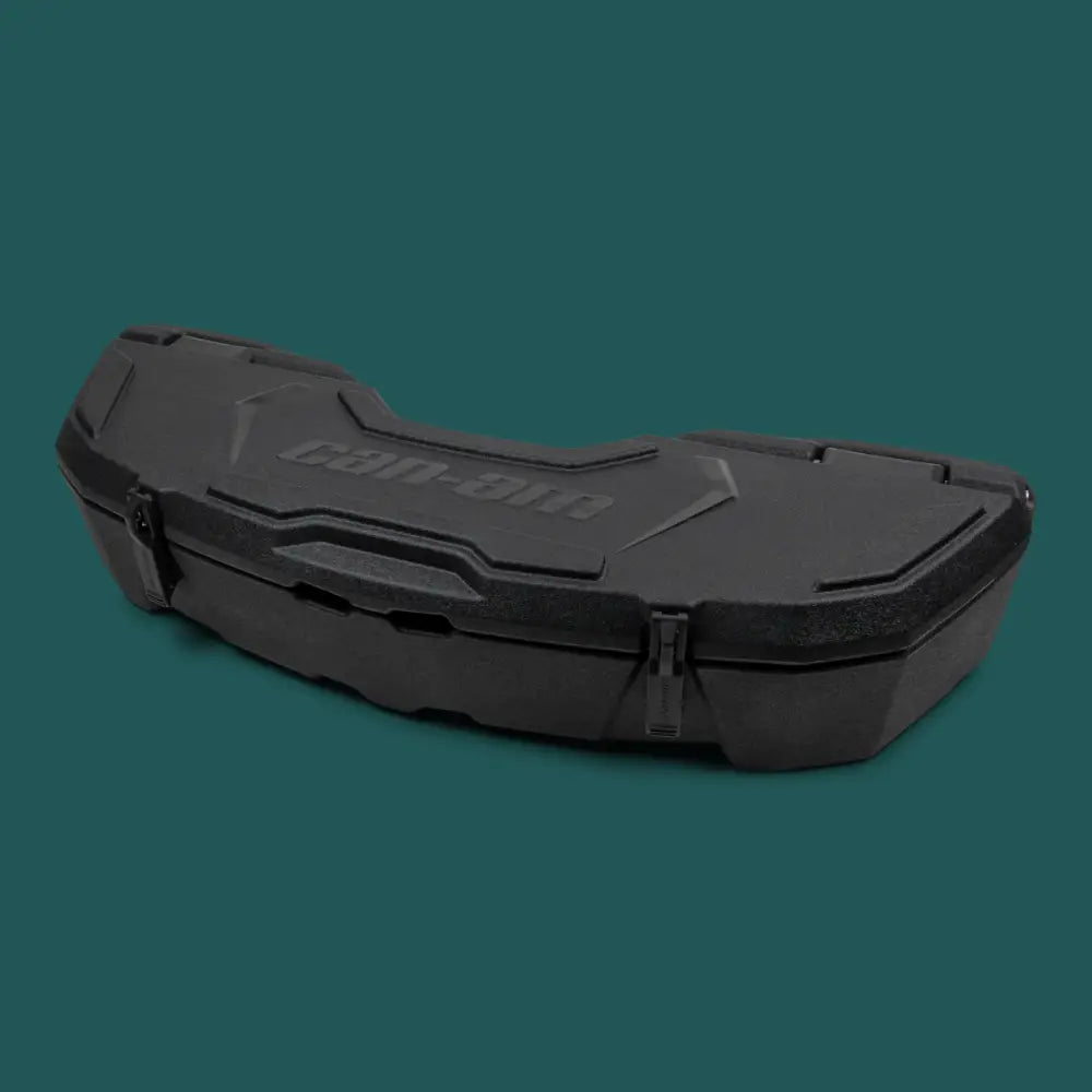 Sort can-am linq lasteboks 45 l i plast med robust, kantete design og forsterkede låser for sikker oppbevaring