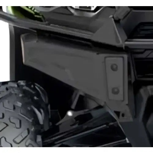 Sort plast sidepanel med forsterkede monteringsbraketter og strukturert overflate for can-am xtreme frontbeskyttelsesplater traxtor g1 og g1 max til atv-er og utv-er