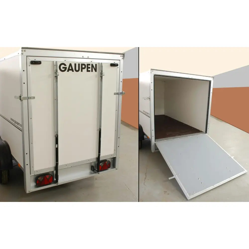 White gaupen cargo trailer with metal frame and rear ramp door showing kjørelem istedenfor bakdører back side