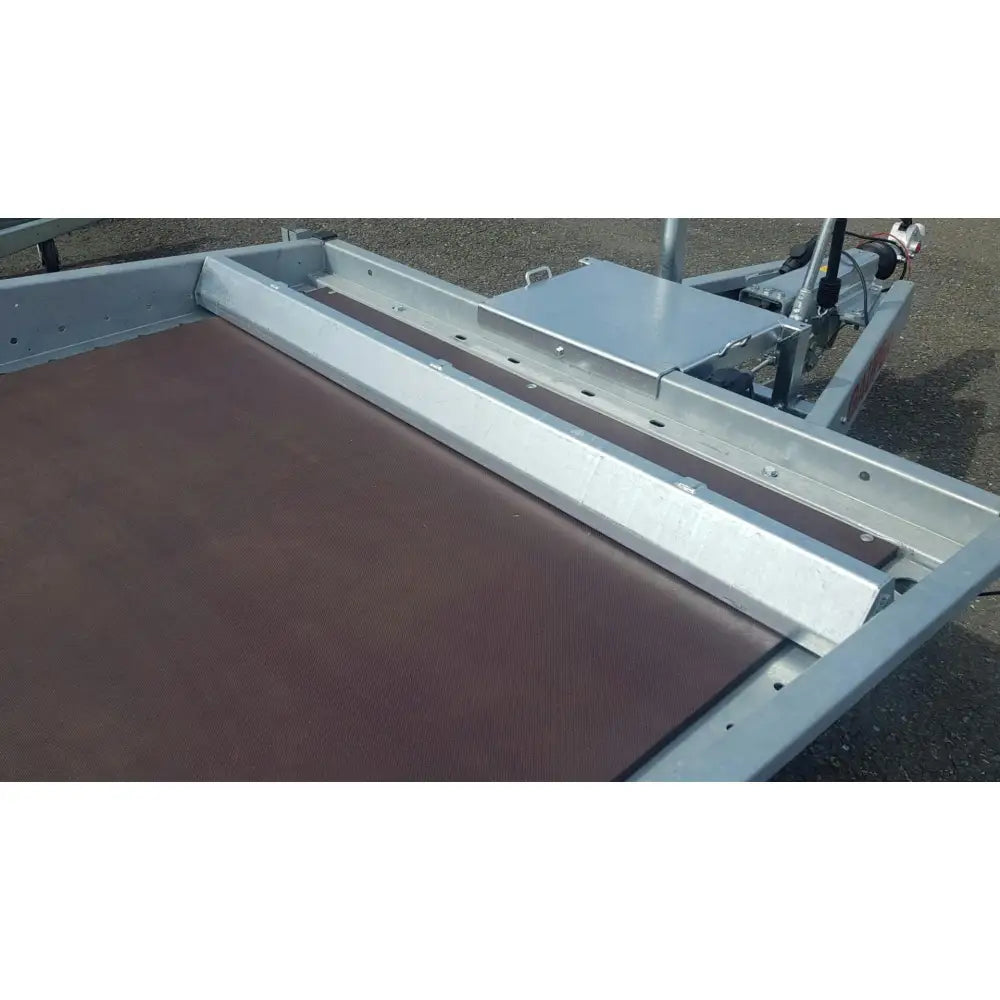 Silver aluminum utility trailer bed with brown textured rubber mat for gaupen stoppestag m3535 kontakt leks motor