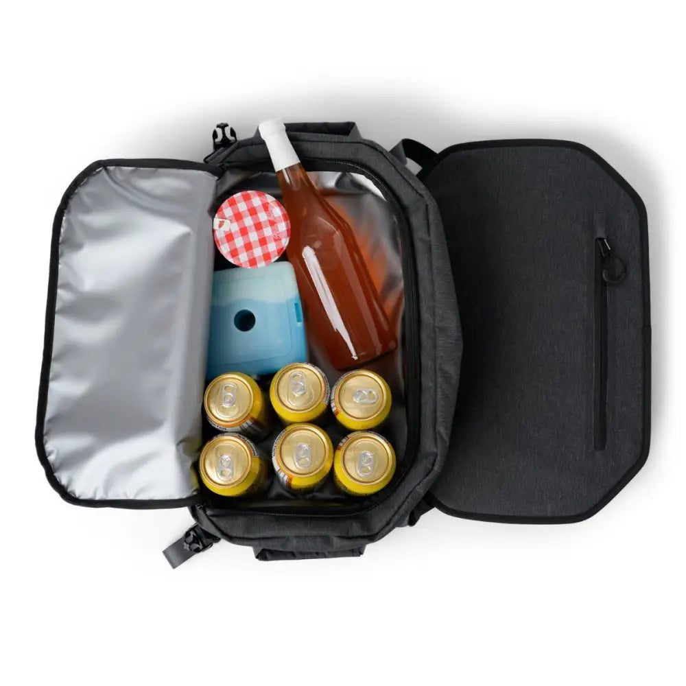 Black insulated linq halvstiv kjøleboks backpack with silver lining designed for carrying beverages and snacks