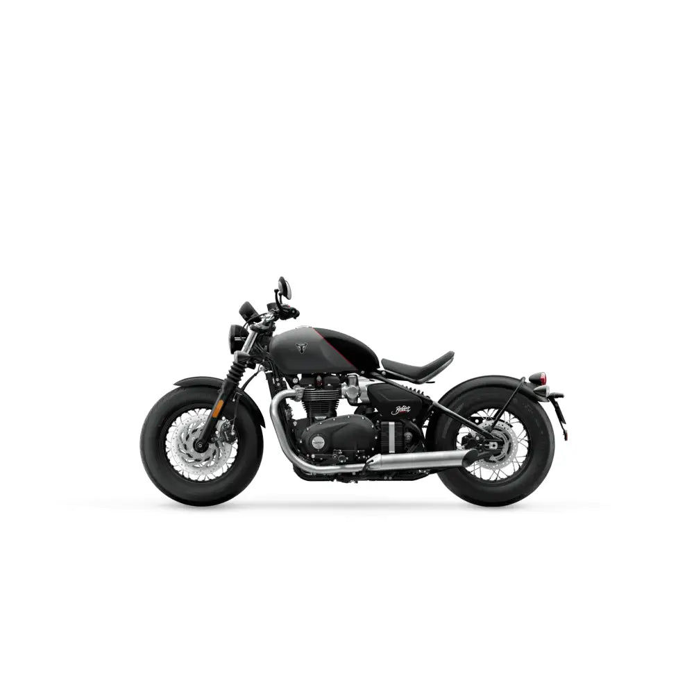 Triumph bonneville bobber 2026 i svart med chrome aksenter og forbedret sete i klassisk design