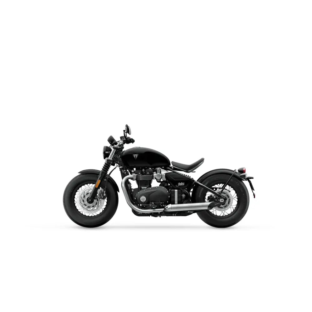 Triump bonneville bobber 2026 i svart med klassisk design og forbedret sete vist fra siden med krommotor og eksos