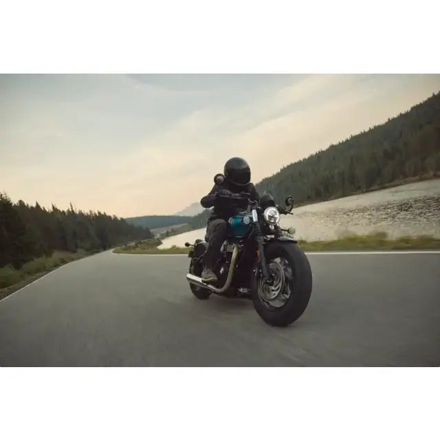 Triumph Bonneville Bobber 2026 - Leks Motor as
