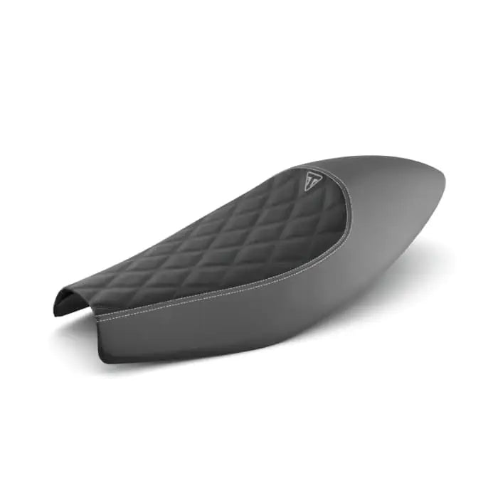 Black quilted leather motorcycle seat with subtle stitching for triumph speed twin racer sete and atv-er og utv-er
