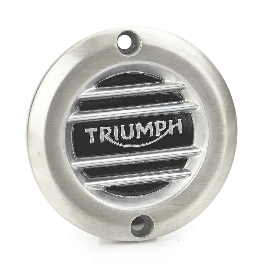 Sølv triumph clutchdekselmerke med svart midtpanel og horisontale kromstenger i børstet ribbet design