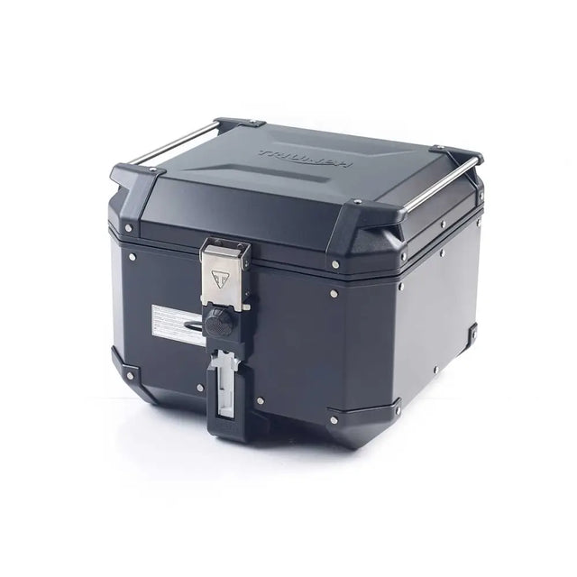 Svart triumph expedition 42l svart aluminium toppboks med sølv lås sett bakfra ved styret