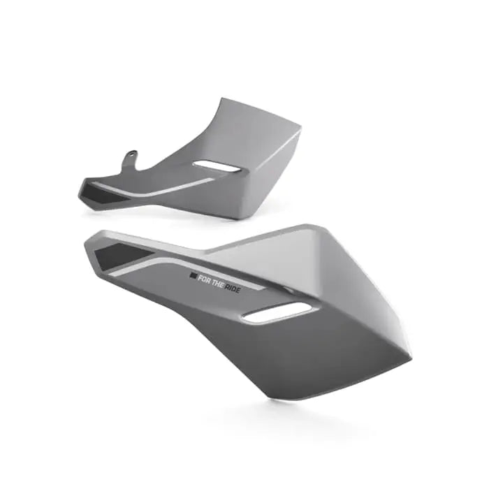 Grå plast triumph formstøpt belly pan med elegante vinkler og hvite aksentlinjer for tiger sport 800