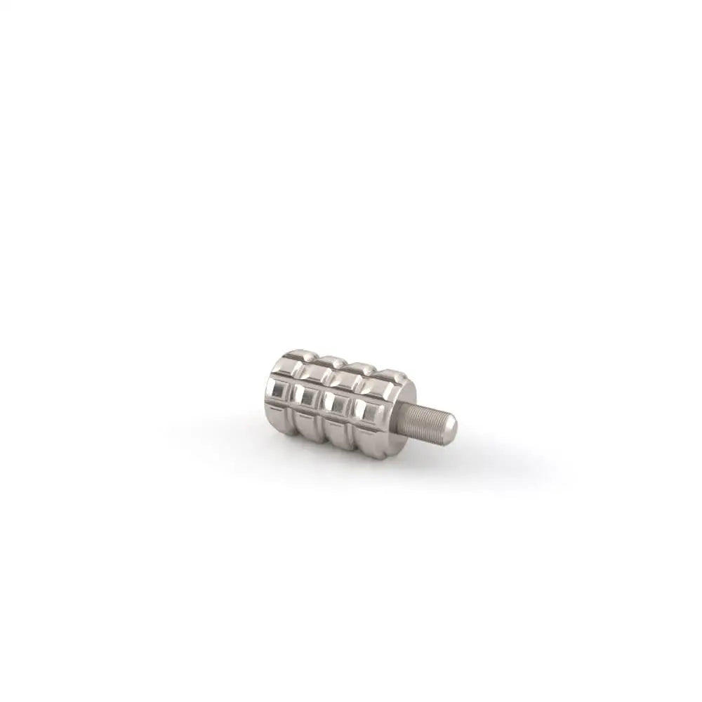 Silver metallic maskinert grenade-formet girpedalpinne med teksturert kropp og gjenger for motorsykkel og atv-er og utv-er