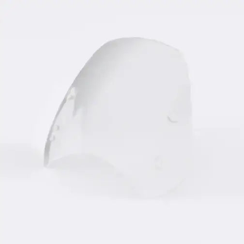 En triump hardbelagt flyscreen med en glatt, hvit isbit i frostet, hardbelagt materiale og subtile overflatefeil