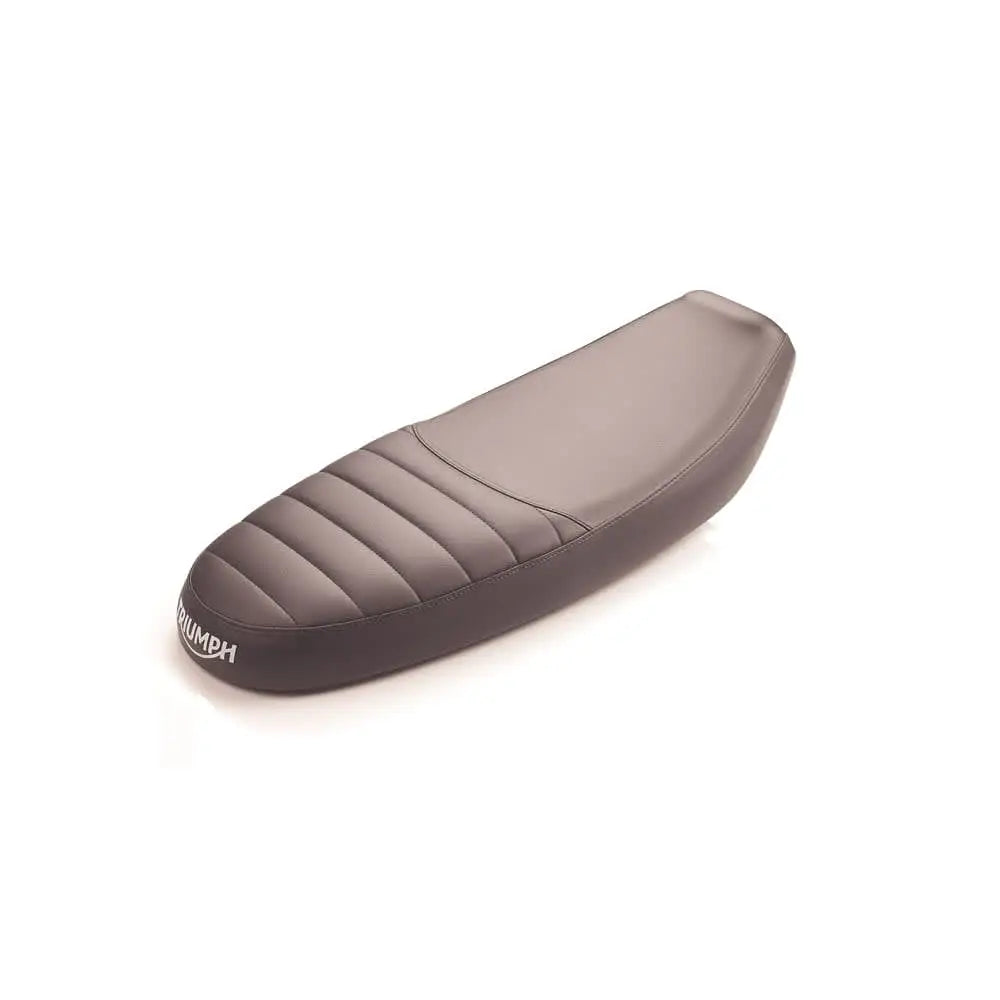 Dark gray leather motorcycle seat with quilted stitching and triumph logo for scrambler 1200 xe, suited for motorsykkel and atv-er og utv-er use