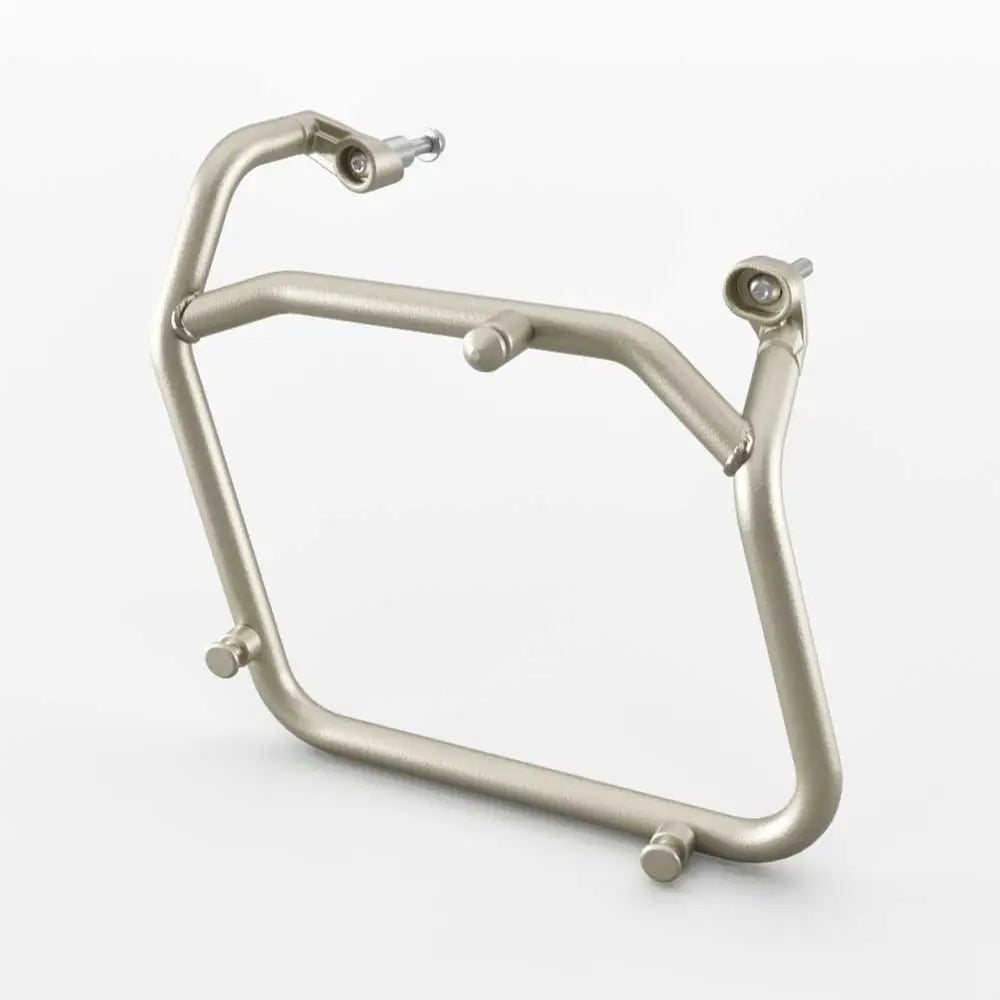 Sølvtonet metall ramme med avrundede hjørner for triumph monteringssett til rugged sideveske på scrambler 1200 xe motorsykkel