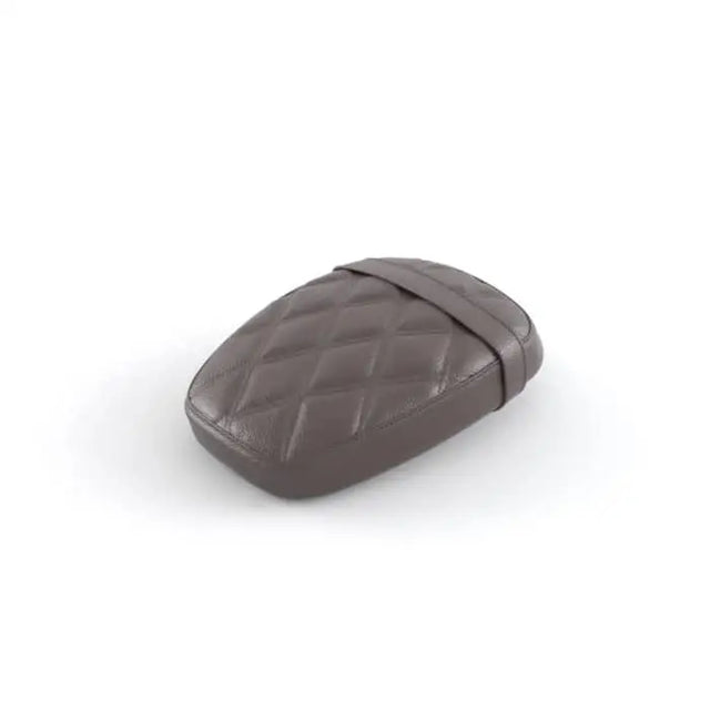 Brown quilted leather triumph quiltet passasjersete cover for speedmaster motorcycle seat