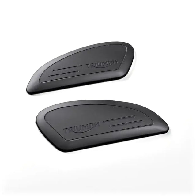 Black rubber triumph tankkneputer with embossed branding and horizontal line detailing for thruxton 400 and tilhenger use