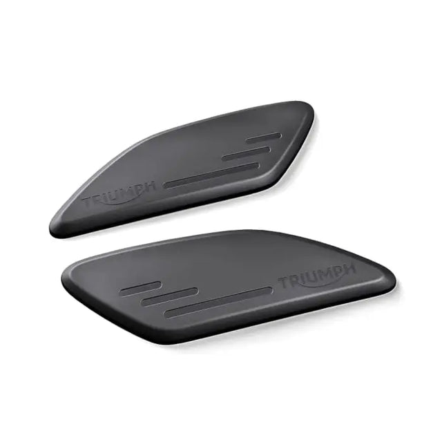 Black triumph tankkneputer side panels with matte finish and embossed branding for atv-er og utv-er tilhenger