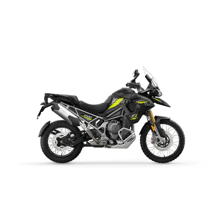 Matte svart og neon gul Triumph Tiger 1200 Desert edition 2026 med robust touringdesign og synlige kromdetaljer