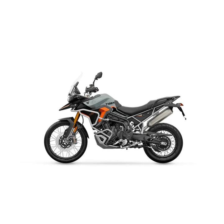 Triumph tiger 900 desert edition 2026 grå og oransje adventure motorsykkel med beskyttelsesramme for atv-er og utv-er