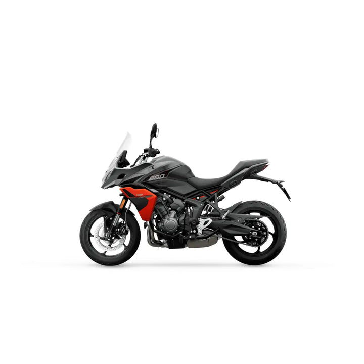 Svart og rød Triumph Tiger Sport 660 2026 med støpte felger og triumph shift assist for moderne kjøring