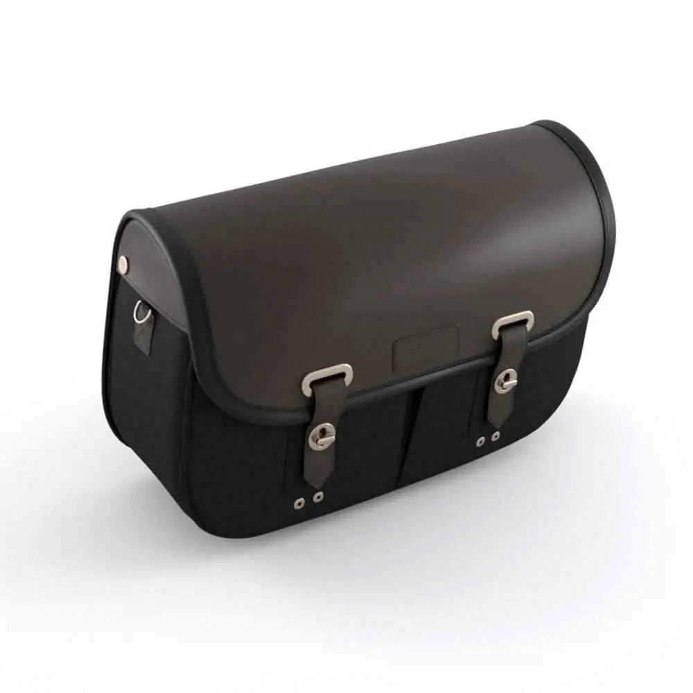 Black leather motorcycle saddlebag with silver metal buckles and flap closure for triumph waxed cotton bonneville t120 original høyre